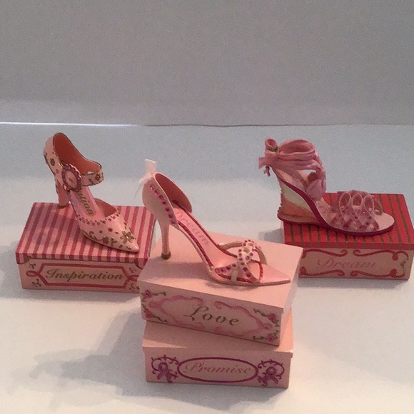 Breast Awareness high heels and shoe boxes - Picture 3 of 13